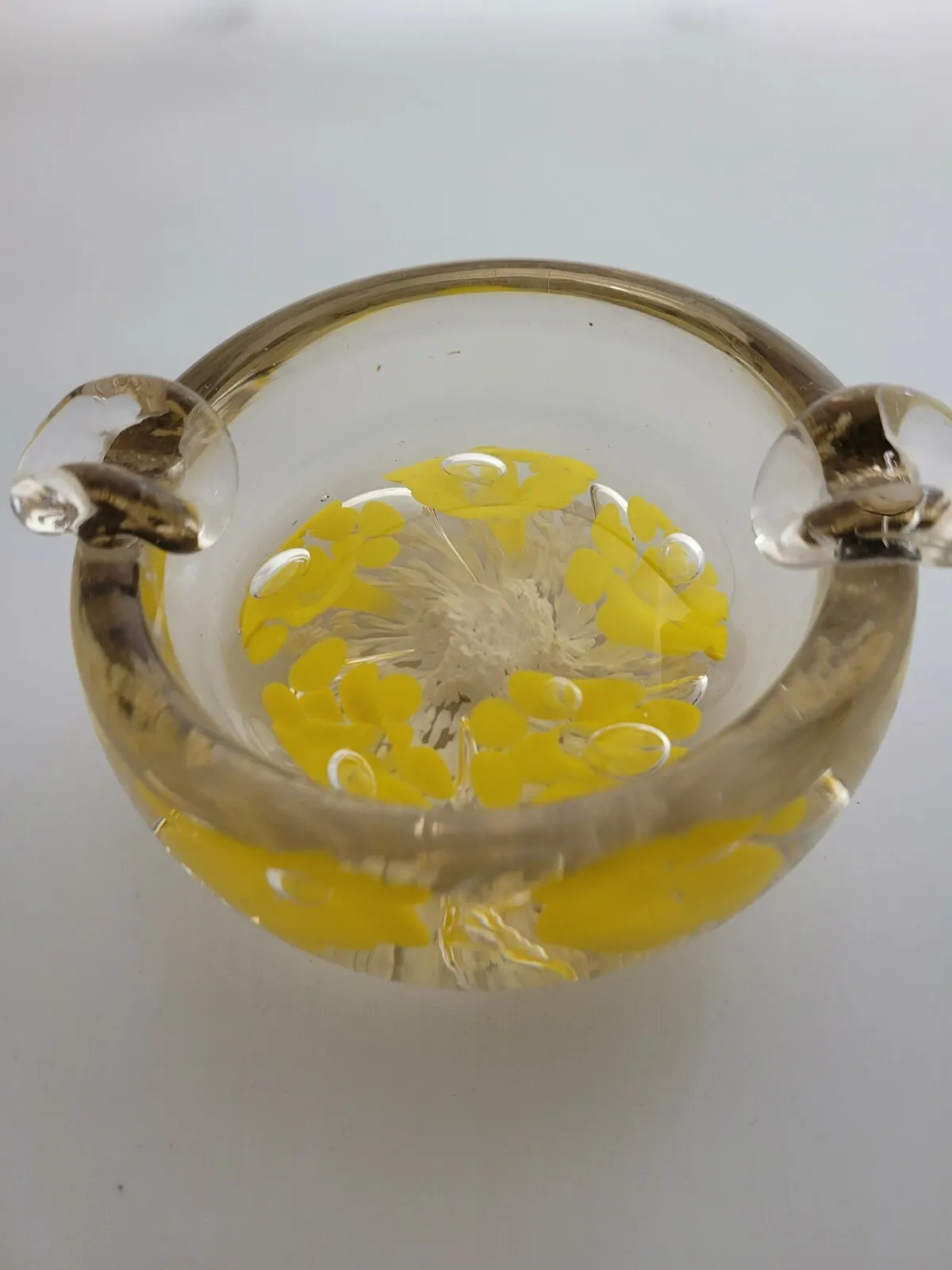 VINTAGE BLOWN ART GLASS YELLOW FLOWERS PAPERWEIGHT ASHTRAY MINT COND - £34.37 GBP