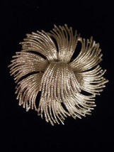 MONET Pinwheel Silvertone Brooch Pin Vintage  - £3.86 GBP