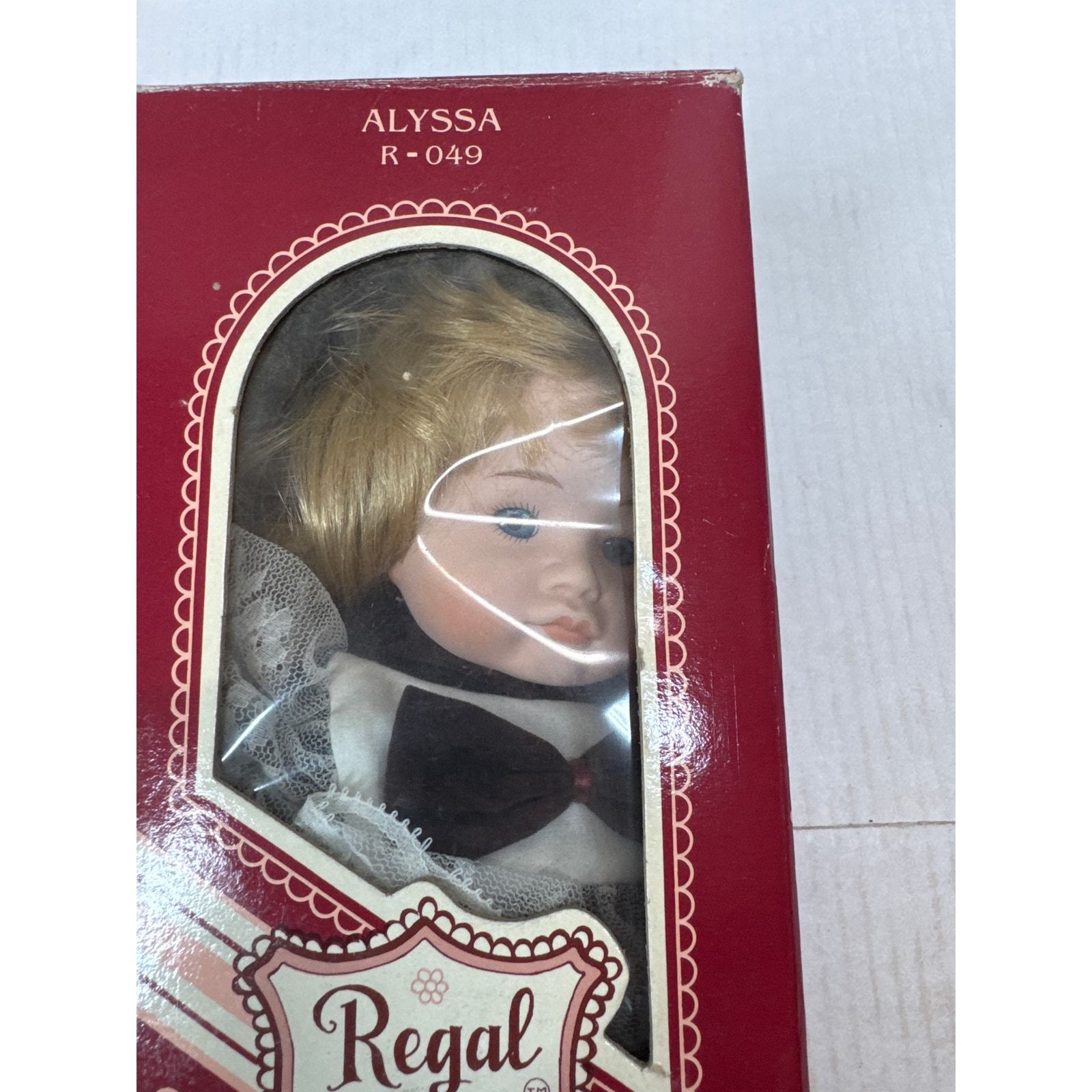 Vintage 1990 Regal Doll Collection ALYSSA Porcelain Doll 16" Pink Hearts Prair Item image 2