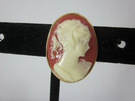 Creamy White Pink Beautiful Cameo Woman Vintage 50&#39;s Oval Brooch - £15.52 GBP