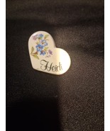 Heidi  Ceramic Heart Name Lapel Pin With  Purple &amp; Blue Flowers Vintage - $18.70 MXN