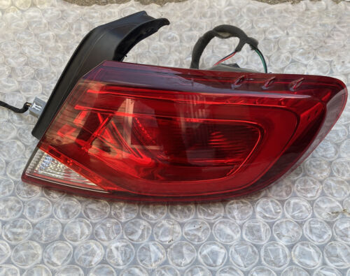 Chrysler 200 S SEDAN Passenger Right Side Outer Tail Light Lamp 2015-2017 - $98.99