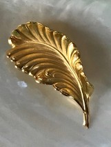 Estate Lightweight Goldtone Swirly Feather Leaf Brooch - 2.75 x 1 and 1/8th&#39;s  - £8.33 GBP