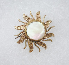 Mother of Pearl Sunburst Brooch Pin 1&quot; Gold Plate Setting Vintage - £19.15 GBP