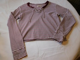 Hollister California Women&#39;s Junior&#39;s t shirt S small burgandy white striped -- - £12.33 GBP