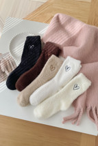 White Heart Embroidered Soft Thick Crew Socks - $52.94 MXN