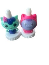 Lot of 2 Different Collectible Good 2 Grow Juice Toppers Gabby&#39; Dollhouse - $168.75 MXN