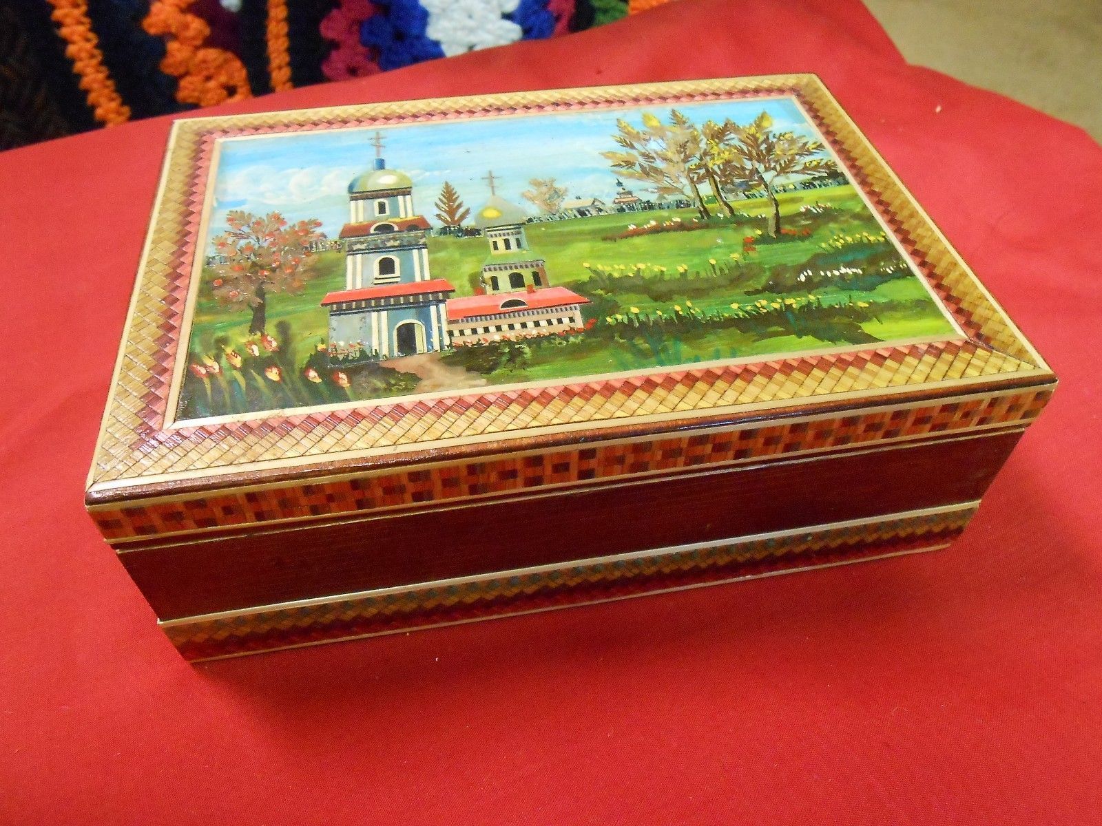 Great Collectible WOOD Box from RUSSIA...... Kb1 P4 HOB....SALE - $21.38