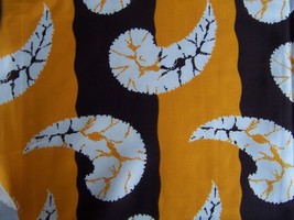 39″ X 44″ Stunning Saffron Off White And Brown Print Pure Silk Twill Fabric - £17.90 GBP