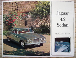 JAGUAR OFFICIAL 4.2 SEDAN SALES SHOWROOM BROCHURE 1965 USA EDITION - $17.95