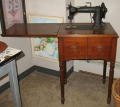 Vintage Wheeler &amp; Wilson D-9 Sewing Machine in Wooden Sewing Table Untested - $48.51
