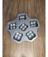 CHICAGO METALLIC Bakeware Mini Cake Mold for Six Cakes - $186.20 MXN