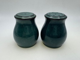 Denby Stoneware GREENWICH Salt &amp; Pepper Shakers - $1,774.60 MXN