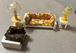 1977 Fisher Price Dollhouse Family Living room set table lamps couch lot - £15.76 GBP