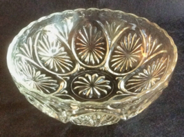 Large Clear Glass Bowl Vintage Anchor Hocking Medallion Pattern - £11.76 GBP