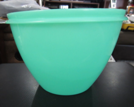 Vintage Tupperware 679-2 Crisp It Keeper Green Replacement Bowl - $16.82
