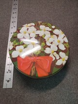 Eilenberger’s Fruit Cake Tin Metal Dogwood Flower &amp; Ribbon Palestine Tx Empty - £7.66 GBP