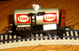 MARKLIN HO  374 .6   ESSO TANK CAR  1947  TINPLATE   BK 4.2 COUPLINGS   LN - $1,545.10 MXN
