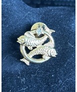Goldtone Pisces Lapel Pin 3/4” Lot J159 - €4,27 EUR