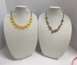 2 Flower Vintage Necklaces Yellow and Pink - $213.82 MXN