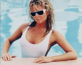 Lisa Hartman 8x10 photo in white swimsuit in pool wearing cool sunglasses - £7.32 GBP