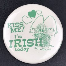 Kiss Me I’m Irish Today Vintage Pin Button Pinback Thumb Things 1977 Min... - $11.95