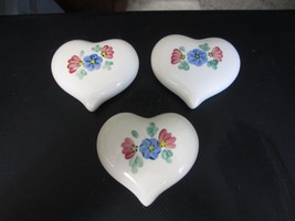Set of 3 Home Interiors Decorative Ceramic Hearts with Pink &amp; Blue Flowers - £13.17 GBP