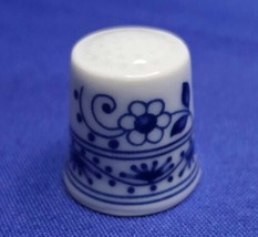 Vintage Blue White Floral Porcelain Sewing Thimble Hutschenreuther Germany - £7.46 GBP