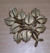 Trifari Goldtone Branch &amp; Leaf Pin Brooch Vintage - £16.59 GBP