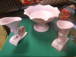 Beautiful Ceramic Ruffled Edge Centerpiece Bowl w/Pedestal &amp; 2 Free Cornucopias - £17.87 GBP