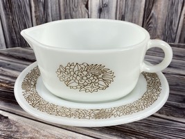 VTG PYREX WHITE MILK GLASS WOODLAND GRAVY BOAT W/ PLATE - EXCELLENT COND... - £11.52 GBP