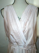 New Womens NWT $269 Taylor Dress 14 Pale Pink Beige Tiered V Neck Peach Silky  - £214.66 GBP