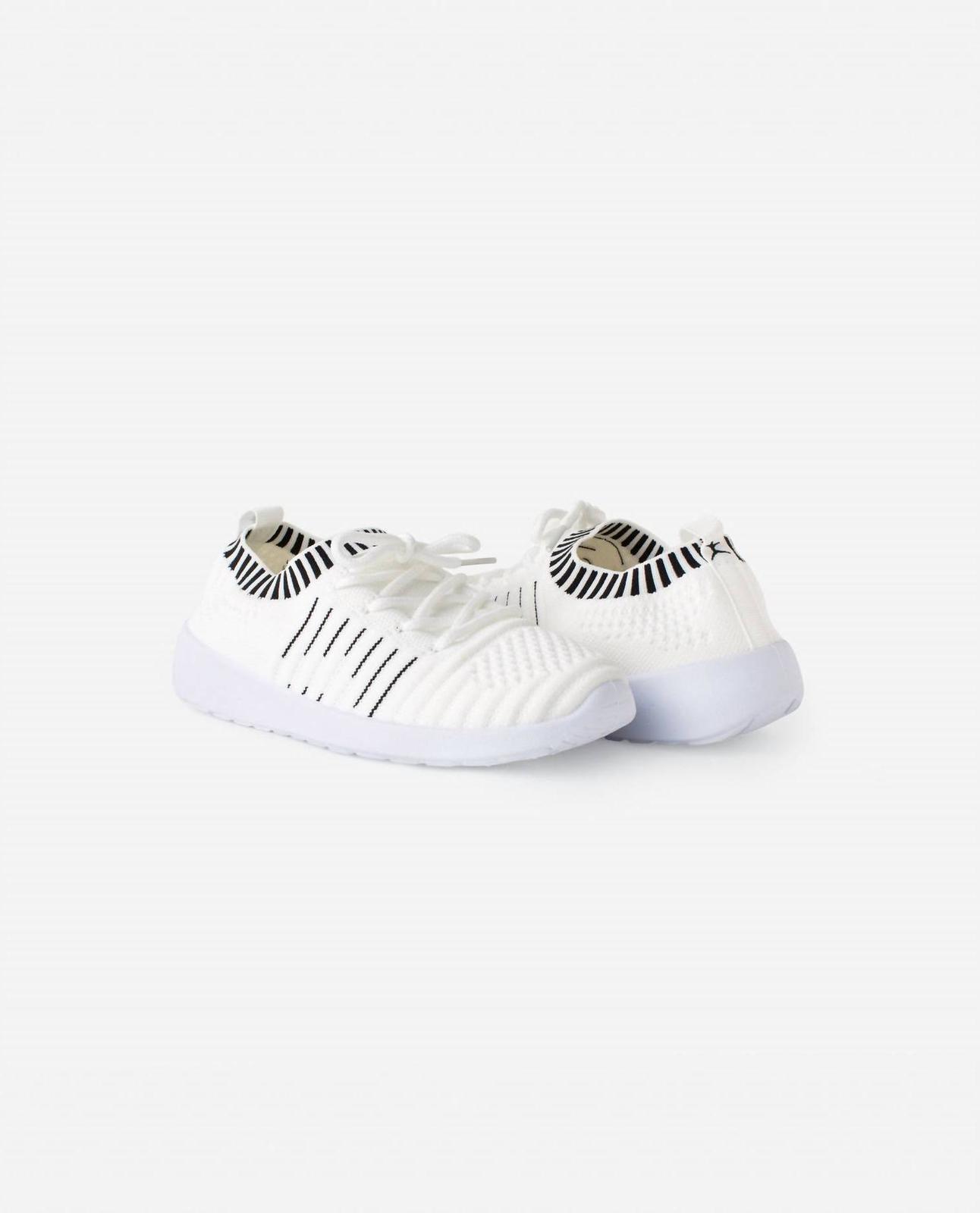 Danskin Girls Energy Lace Up Sneaker Size 11 - $33.66
