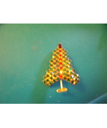 Vintage Jeweled Christmas Tree Pin with Red Jewel Accents and Ruby Like ... - €33,95 EUR