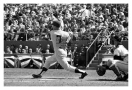 Mickey Mantle Batting For New York Yankees 4X6 B&amp;W Baseball Photo - £6.27 GBP