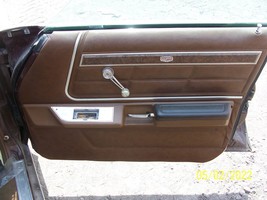 1977 MERCURY MARQUIS 4 door RIGHT FRONT DOOR TRIM PANEL OEM USED - $4,106.72 MXN