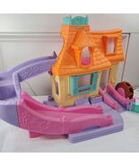 Fisher-Price Little People Belle&#39;s Klip Klop Cottage Beauty &amp; the Beast ... - $5,089.72 MXN