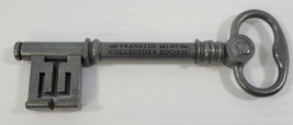 *B35) Vintage Franklin Mint Collectors Society Pewter Skeleton Key Paper... - $276.61 MXN