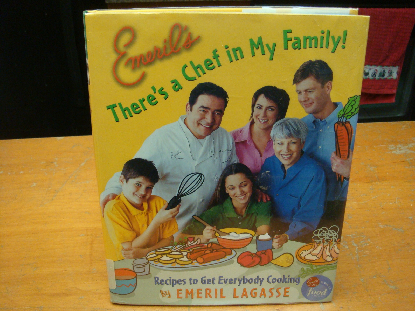2004 EMERIL&#39;S THERE&#39;S A CHEF IN MY FAMILY by Emeril Lagasse  Family Cook... - $7.85