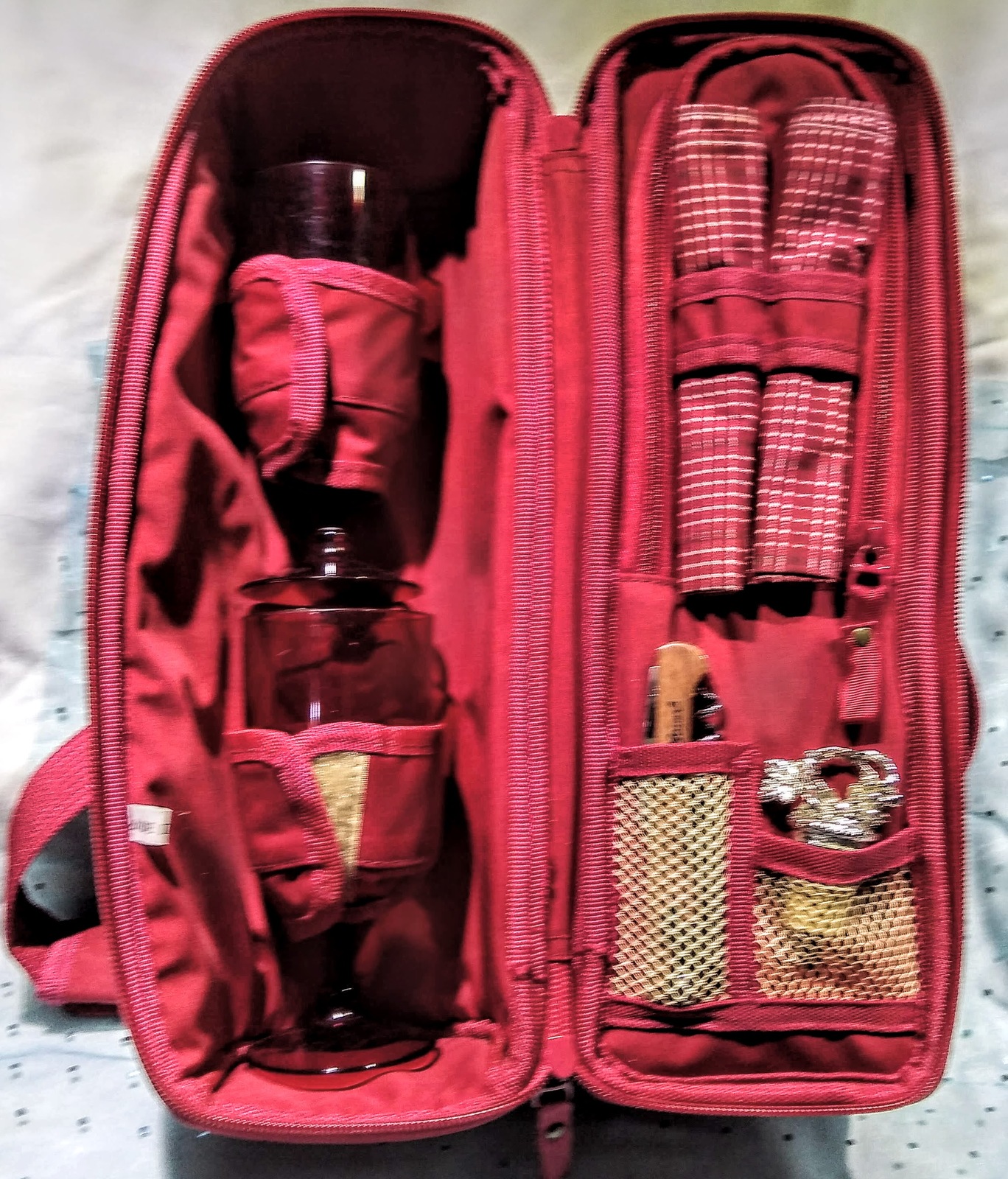 Eddie Bauer Red Romantic Insulated Wine Carrier Picnic Bag (wine not included) - $21.95