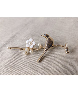 Bird On A Branch Gold Tone Brooch With Faux Peal Flowers - $448.94 MXN