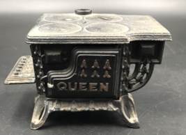 Vintage Queen Stove Cast Iron Coin Bank 3.5&quot; Tall 6.5&quot; x 4.5&quot; - £14.72 GBP