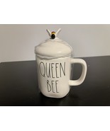 Rae Dunn Artisan Collection by Magenta &quot;QUEEN BEE&quot; Mug with Topper - £31.86 GBP