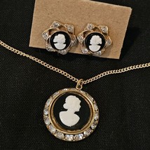 Vintage Cameo Rhinestone Pendant Necklace Screw Back Earrings Gold Victo... - £29.73 GBP