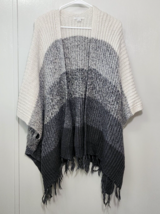 American Eagle Gray White Poncho Sweater Wrap Cardigan Womens One Size Knit - $358.35 MXN