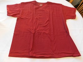 Fruit Of The Loom Men&#39;s top v neck t shirt Size XL xlarge cotton Dark Red EUC - £8.05 GBP