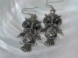 Estate Carved SIlvertone OWL Figural with Black Rhinestone Eyes Dangle Earrings  - £8.17 GBP