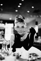 Audrey Hepburn In &quot;Breakfast At Tiffanys&quot; Celebrity Actress 4X6 Photo Postcard - £6.73 GBP