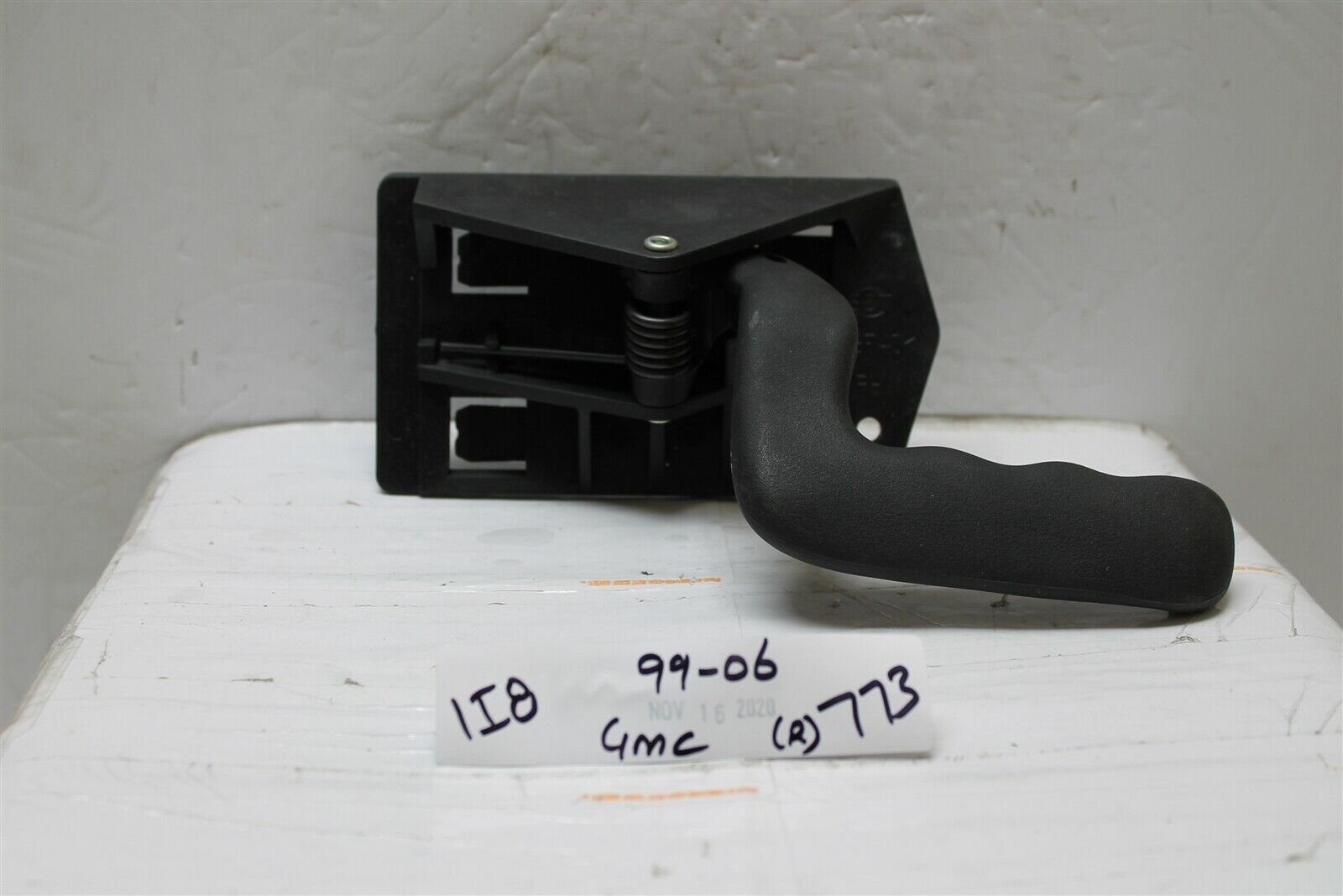1999-2006 GMC Pickup Front Pass Right Door Handle ADS1423R (AFT-NEW ) 773 1i8 - $11.29