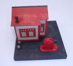 Marx RailRoad Crossing Building &amp; Gate - Watchman On Duty R.R. Property - $23.99